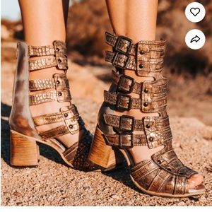 Freebird Zane sandals